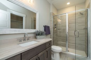thumb_217_036originalhallwayfullbathroom.jpg