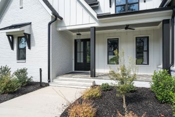 thumb_218_002originalcoveredfrontporch.jpg