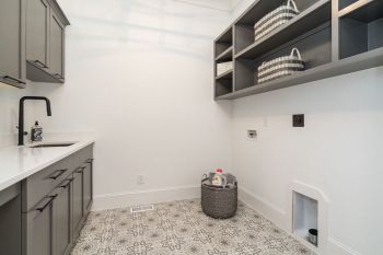 thumb_218_068originallaundrymudroom.jpg